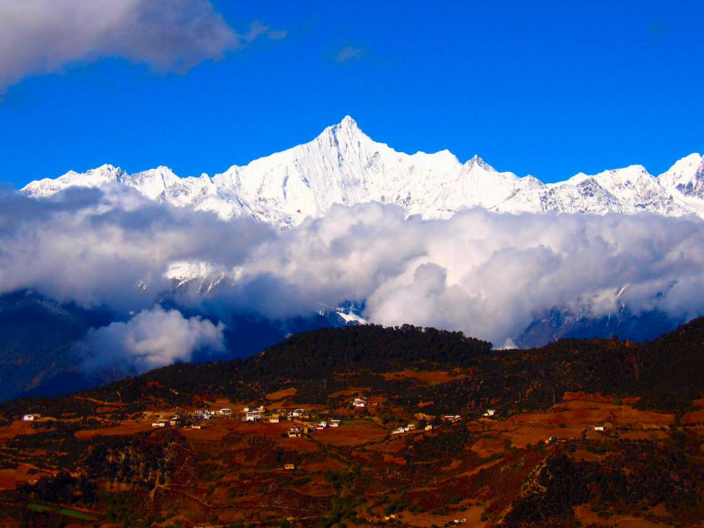 4. Meili: Honor Guard of Snow God (Yunnan) (Watching Snow Mountain Season from January to May)