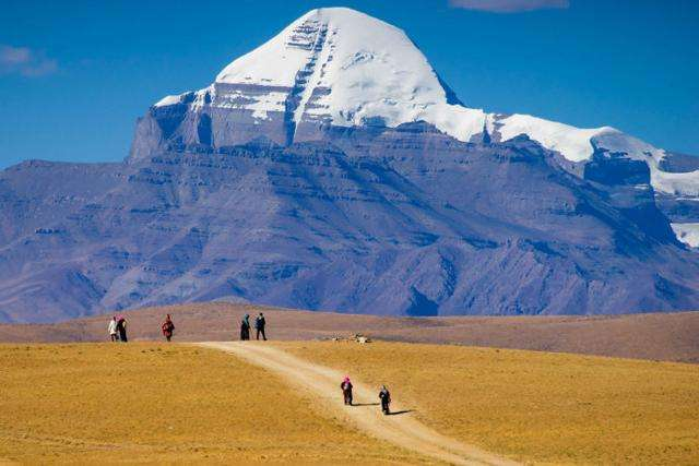 Gang Rinpoche: the residence of the gods (Tibet) (the best season is May-early July, mid-August to October)