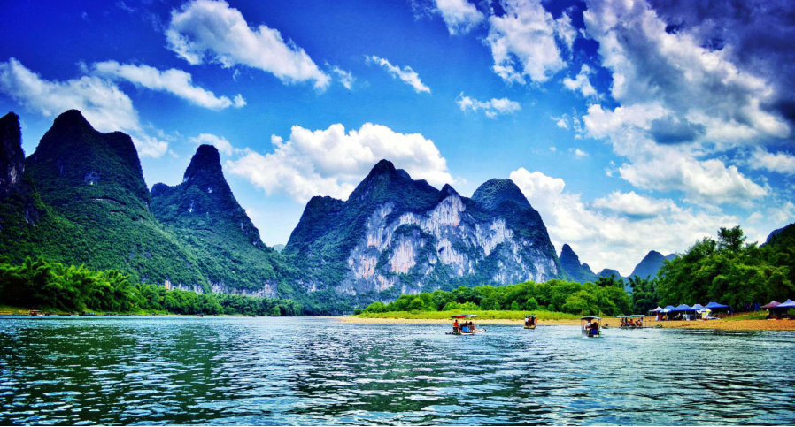 Yangshuo, Guilin: a mountain and water-dependent gallery (Guangxi) (Best season: before and after the opening of osmanthus in April and October)