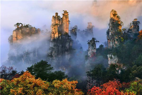 Wulingyuan: Danqing (Hunan) in the Lost Mountains (Best season: Spring and Autumn, this is cool weather, suitable for tourism)