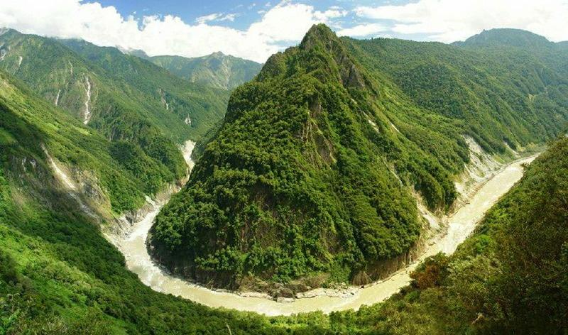The Yarlung Zangbo Grand Canyon (Tibet) (the best season: the golden season for entering the mountains from August to October every year)