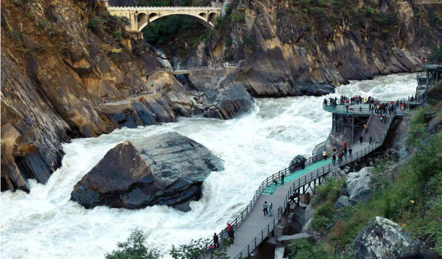 Jinshajiang Tiger Leaping Gorge (Yunnan) (Best season: Spring and summer)