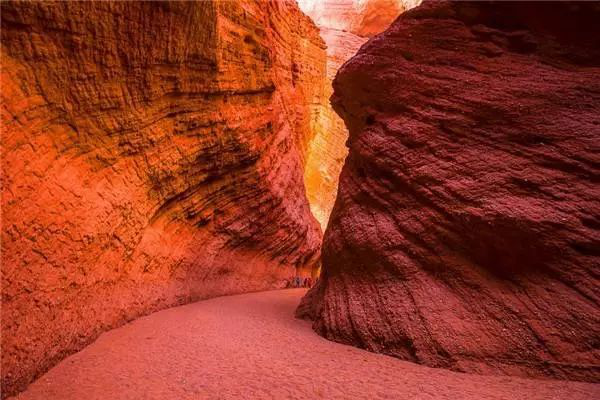 Tianshan Kuche Grand Canyon (Xinjiang) (Best season: all seasons)