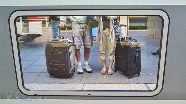 The picture shows the oversized suitcase that our couple took to Europe for the first time