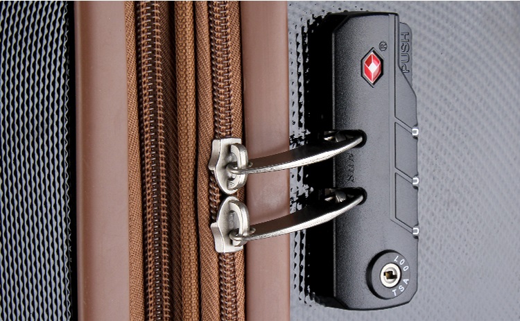 Hard shell suitcase