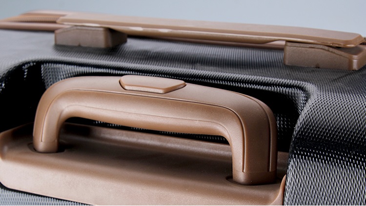 Hard shell suitcase