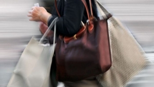 How Carrying Heavy Handbags and Backpacks Is Hurting Your Posture and Back
